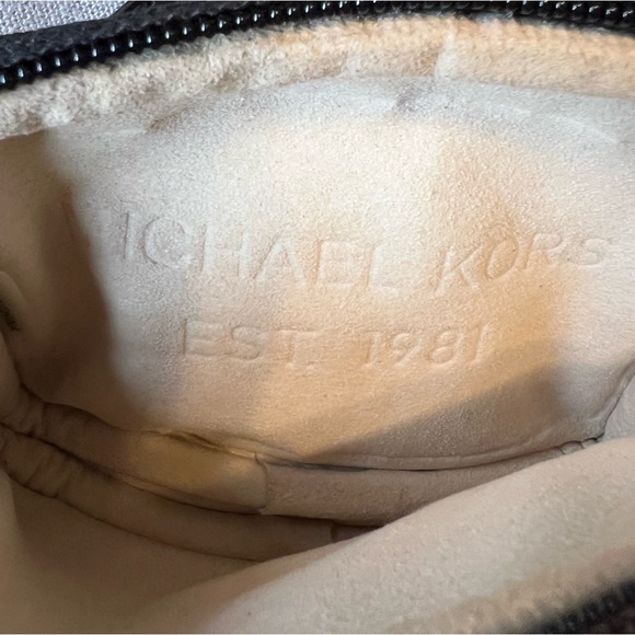 Michael Kors Pouch - Picture 4 of 4